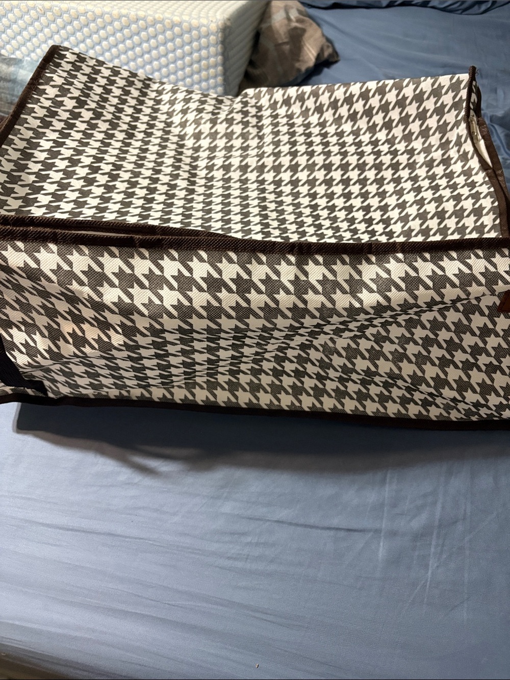 4 Foldable Storage Totes Brown & White new 9 in tall and 22 in wide - Picture 13 of 15